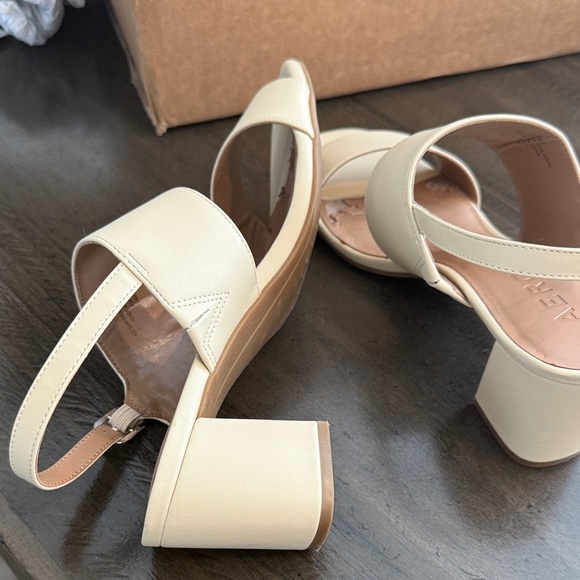 AEROSOLES 8.5 Emmex Cream Block Heel Sandals - Picture 5 of 13